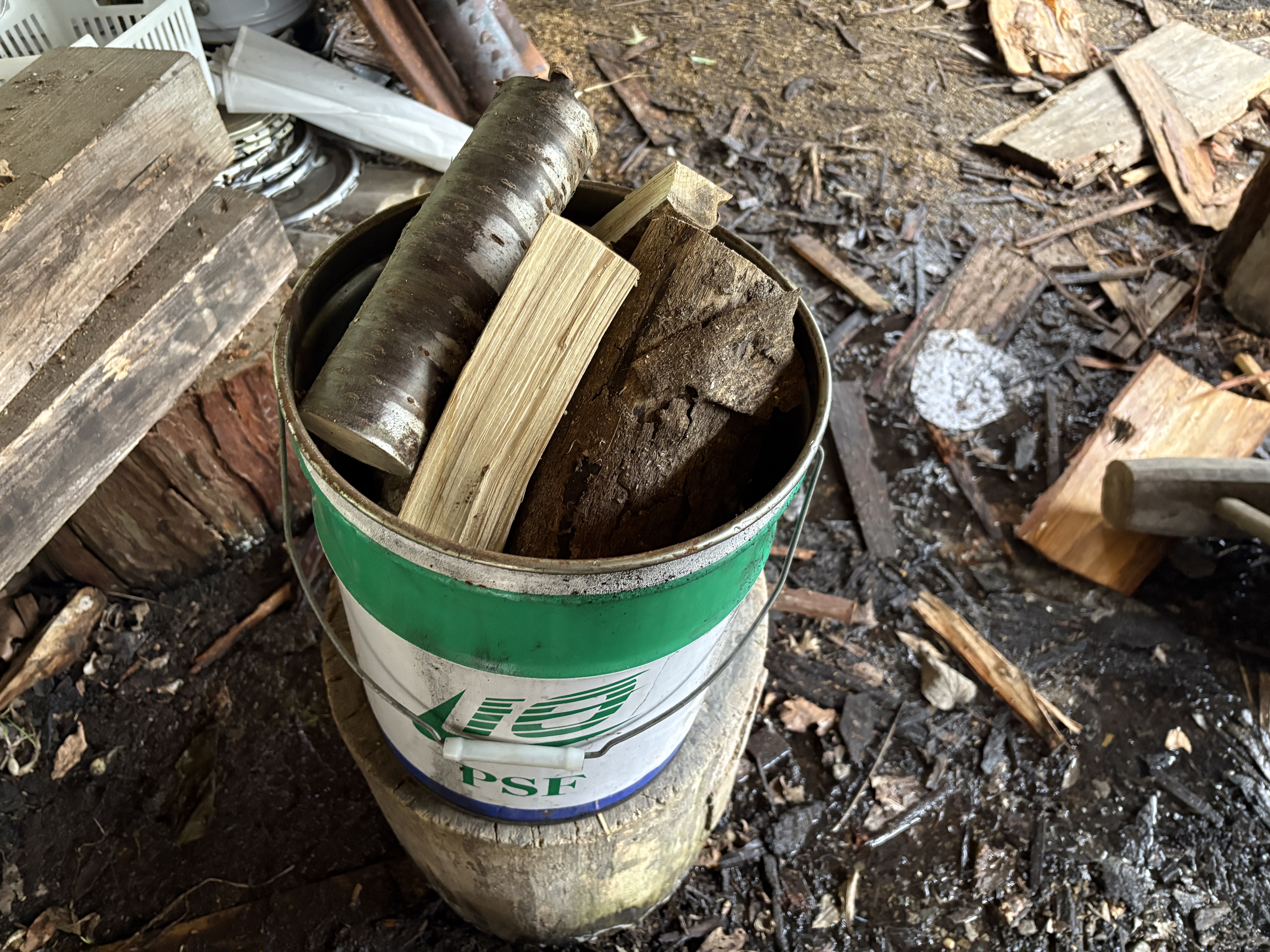 広葉樹薪の販売始めます。