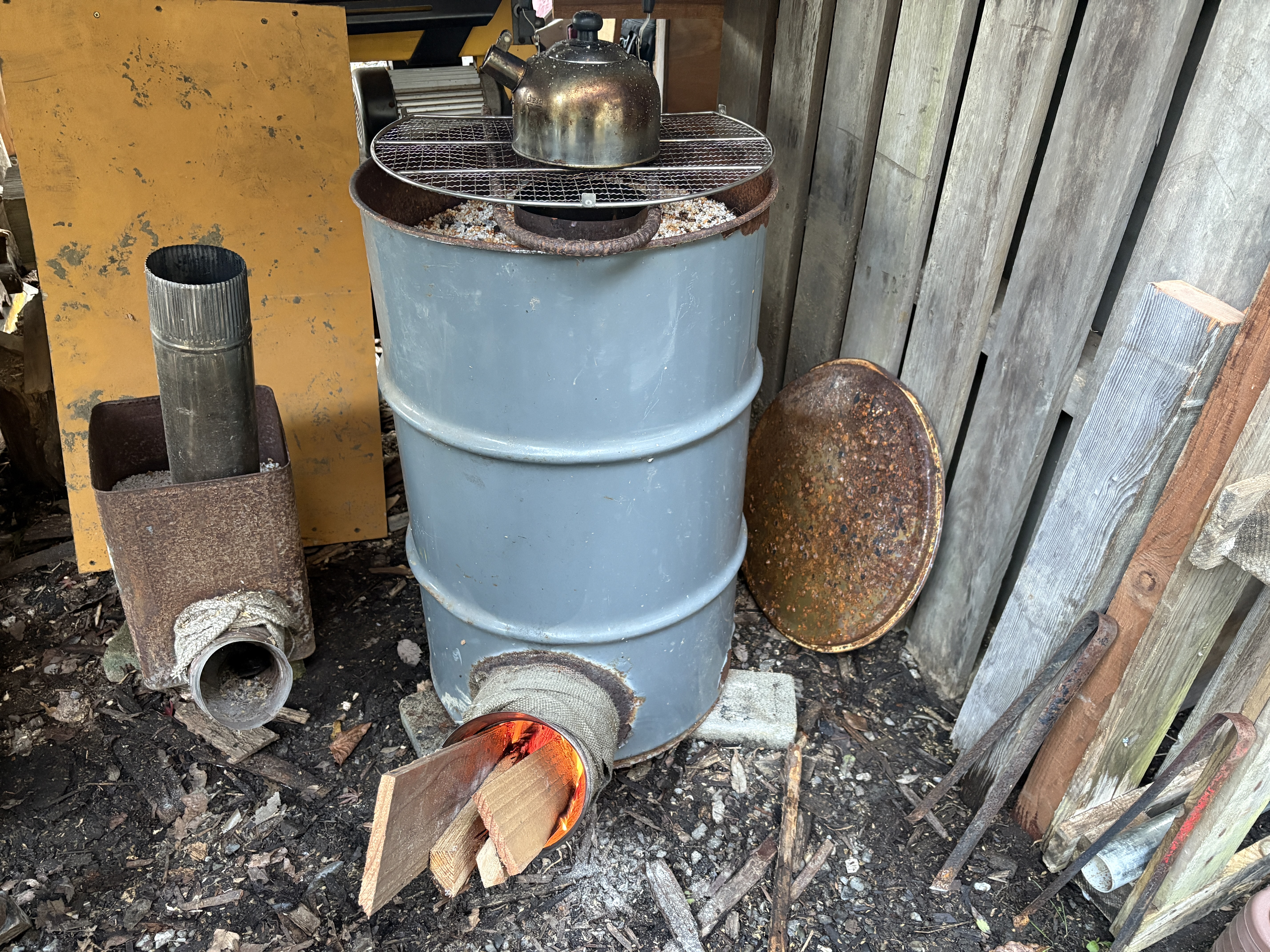 ロケットストーブブース作りました。